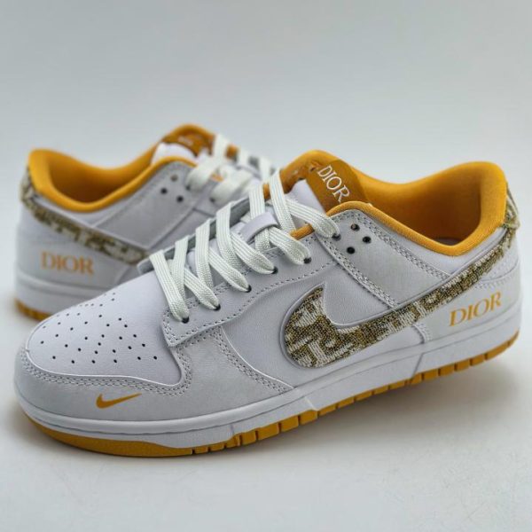 NIKE SB Dunk Low x DIOR系列