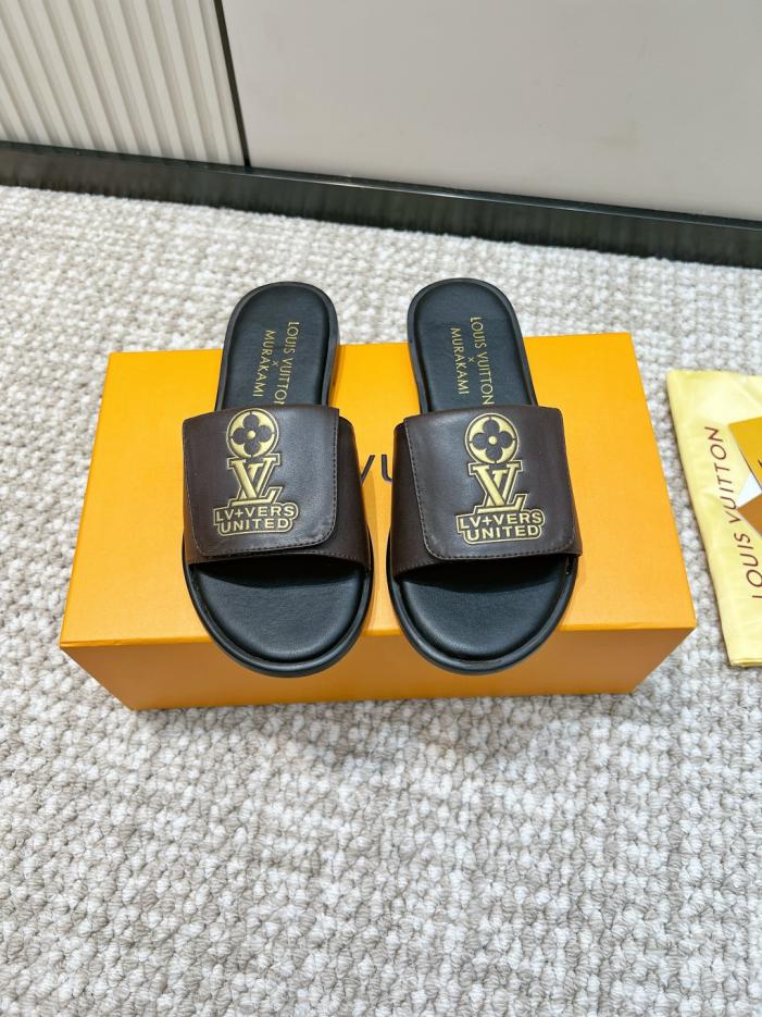 LV包包推薦哪一款?LV官網熱門款推薦?LV精品包包哪裡買比較好? 想買LV女包不知道哪一款?找LV最新款包包?LV專櫃同步熱門款推薦 G586 Louis Vuitton 春夏新 電繡logo 翻蓋 平底 拖鞋(NZJCH) 5 想找LV官網包包價格?LV專櫃同步熱門包款推薦?找名牌包官網熱門包排行榜? LV包包專櫃太貴怎麼辦?想知道LV包包多少錢?LV官網價格推薦款 G586 Louis Vuitton 春夏新 電繡logo 翻蓋 平底 拖鞋(NZJCH) 5