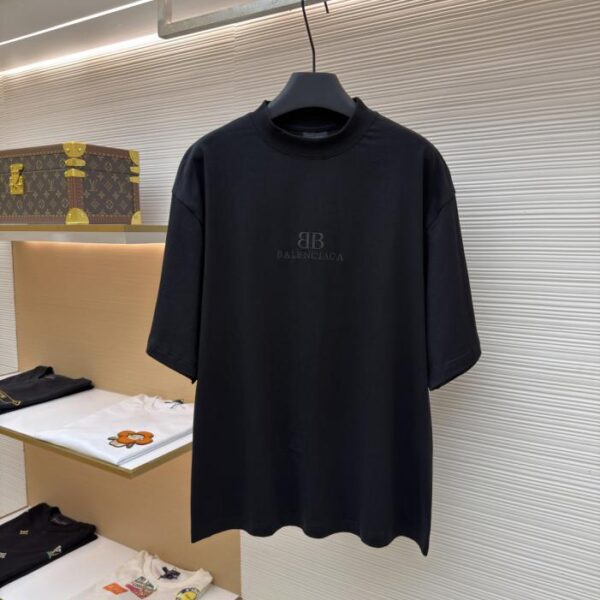 想找LV官網包包價格？LV專櫃同步熱門包款推薦？找名牌包官網熱門包排行榜？ LV包包專櫃太貴怎麼辦？想知道LV包包多少錢？LV官網價格推薦款 Balenciaga 條紋刺繡T卹Unity Sports Icon(NEQSCT) 4